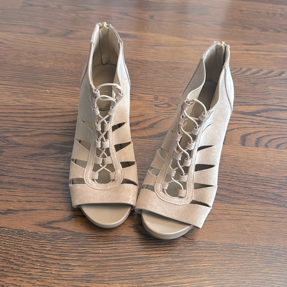 🔥🔥MICHAEL KORS genuine suede gladiator